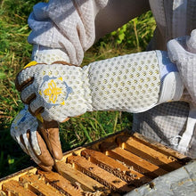 Load image into Gallery viewer, Apis Tactical Heavy Duty Beekeeping Gloves