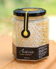 Load image into Gallery viewer, Apimaye Comb Honey Jar Adapter for 10 Frame Hives [PREORDER - EARLY SEPTEMBER SHIPPING]